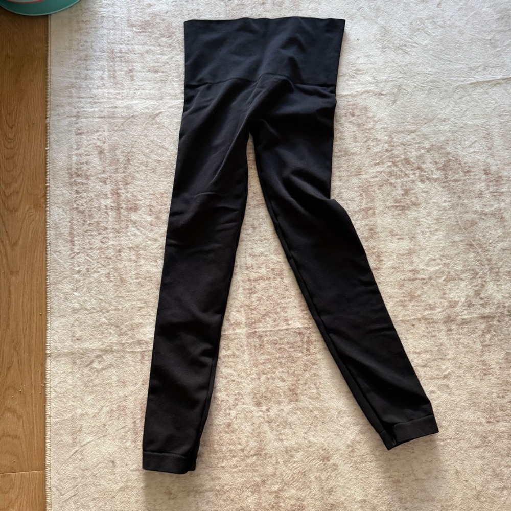 Spanx Black High Waisted Seamless Compression Leggings Womens Size Medium NWOT